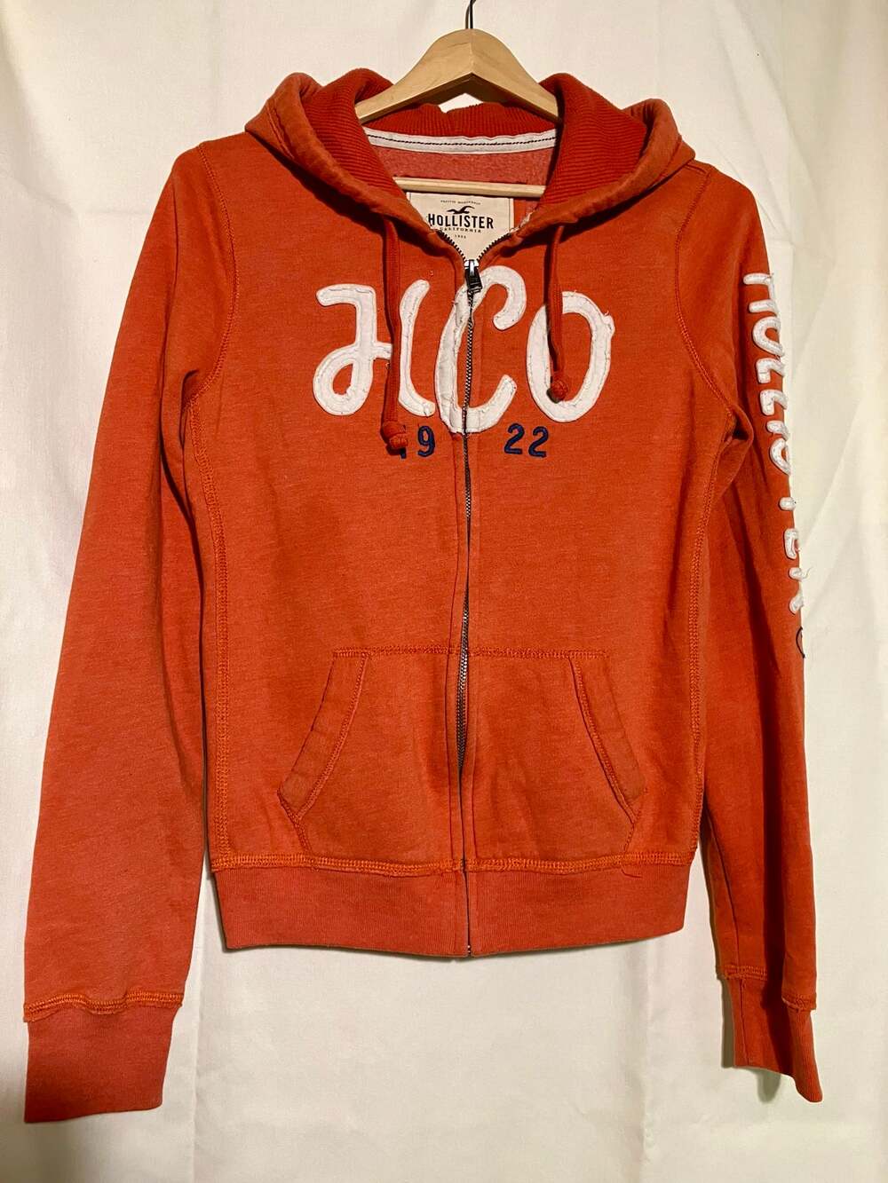 Hollister HCO 1922 Orange Sweatshirt Size Large.